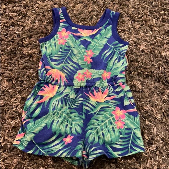 4 Adorable Rompers bundle - Picture 5 of 9